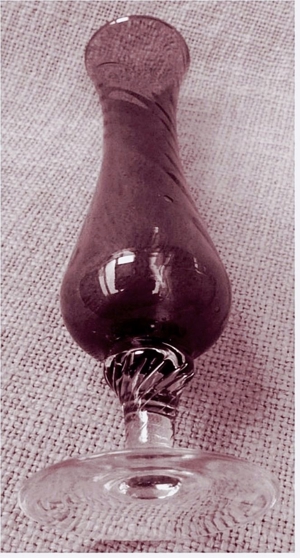 Glas-Vase in dunkelkarminrot - ca. 20 cm Länge - Mit Karo-Feinstruktur Bild 3