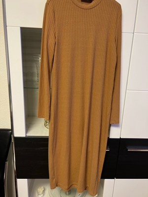 BERSHKA KLEID GERIPPT Gr.S Farbe:BRAUN sehr gut erhalten! siehe Bilder!