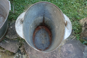 Verzinkte Wanne u. Eimer massiv u. sehr alt Bild 8