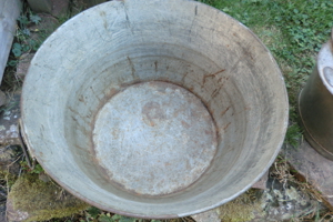 Verzinkte Wanne u. Eimer massiv u. sehr alt Bild 5