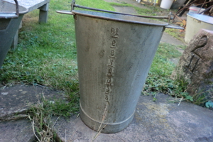 Verzinkte Wanne u. Eimer massiv u. sehr alt Bild 9