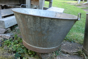 Verzinkte Wanne u. Eimer massiv u. sehr alt Bild 6