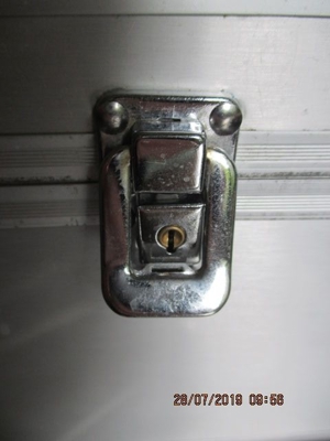 Metall- Kosmetikkoffer mit 2 Schlüssel in gutem gebrauchten Zustand Bild 5
