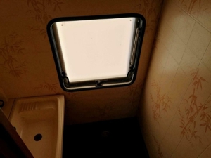 B?rstner Lux 485 mit Waschraum Dusche Schutzdach Bild 5