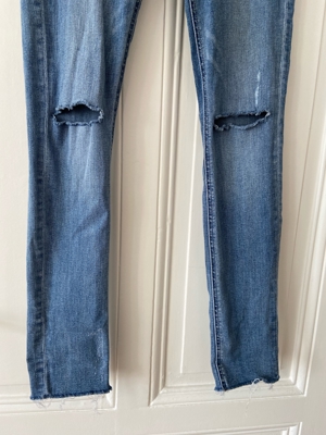 Hellblaue Skinny Jeans, W28 Bild 4