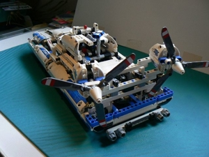 LEGO TECHNIK Frachtflugzeug 2in1-Set 42025 Bild 4