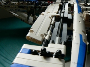 LEGO TECHNIK Frachtflugzeug 2in1-Set 42025 Bild 11