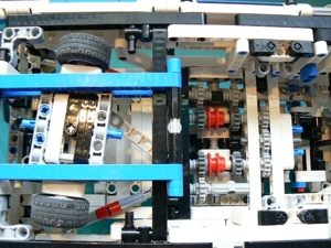 LEGO TECHNIK Frachtflugzeug 2in1-Set 42025 Bild 9