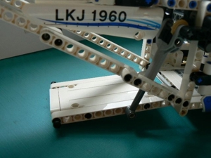 LEGO TECHNIK Frachtflugzeug 2in1-Set 42025 Bild 14