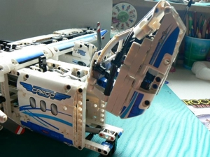 LEGO TECHNIK Frachtflugzeug 2in1-Set 42025 Bild 15
