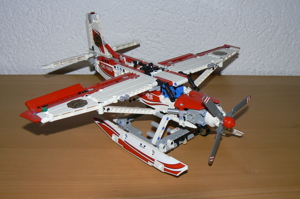 LEGO TECHNIC Bauset 42020 2 in 1 Wasserflugzeug Bild 1
