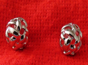 1 Paar Ohrstecker / Modeschmuck - Metall silberfarben / geflochtenes Design