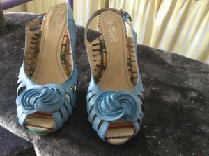 Sandalette blau und Stiefelette matt Gold, Gr. 40