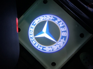 Türbeleuchtung mit Mercedes Logo Bild 1