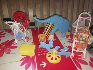 kinderspielplatz mit puppen
