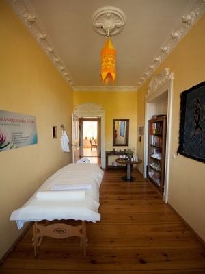 Massagen in Berlin Massage für Ihr Wohlbefinden: Lomi Lomi Nui, Aromaöl - Ayurveda, klassische Bild 2