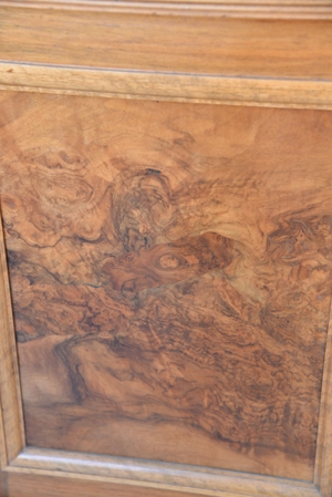 Spiegel-Vitrine aus Nußbaum, mit Marmorplatte - 214 Bild 1