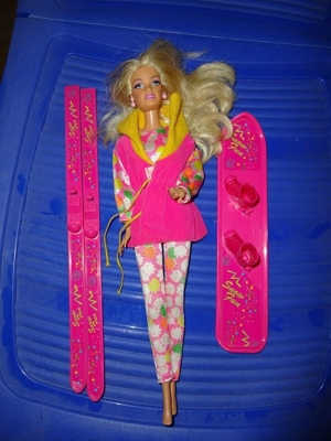 Ski- und Snowboard-Set mit Barbie zu verkaufen