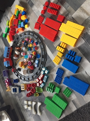 Lego Duplo Zug mit Zubehör Bild 1