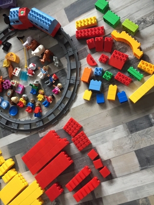 Lego Duplo Zug mit Zubehör Bild 3