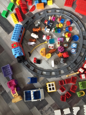 Lego Duplo Zug mit Zubehör Bild 2