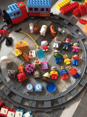 Lego Duplo Zug mit Zubehör Bild 4