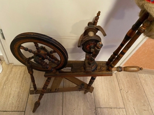 altes Deko Spinnrad aus Holz Bild 2