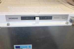 Biete sehr gut erhaltenen Einbaukühlschrank von Siemens, 144L Bild 3