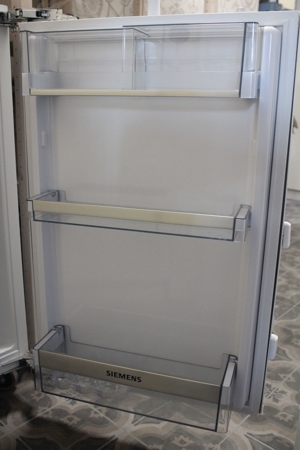 Biete sehr gut erhaltenen Einbaukühlschrank von Siemens, 144L Bild 2