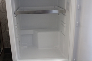 Biete sehr gut erhaltenen Einbaukühlschrank von Siemens, 144L Bild 4