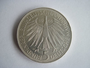 5 DM Gedenkmünze Friedrich Wilhelm Leibniz 1966 D in 625er Silber Bild 2