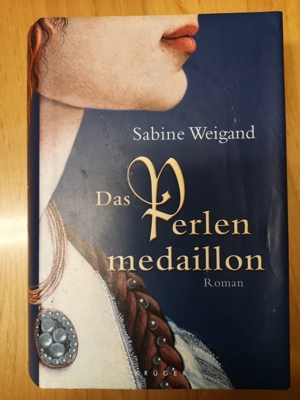 Das Perlenmedaillon - Sabine Weigand - Hardcoverroman Bild 1