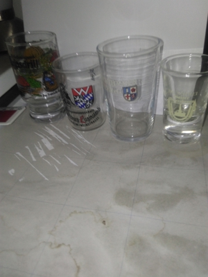 4 alte kleine Gläser Schnapsgläser Andenkenglas Andenken