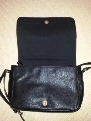 Schwarze Tasche / Handtasche, Kunstleder, Gold, Lack, Quasten, Träger variabel Bild 9