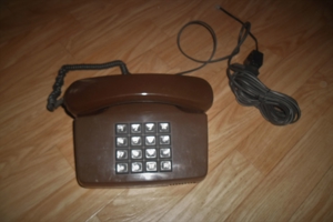 Eine Altes Telefon aus den 70er, 1x Bettwäsche Set. Bild 1