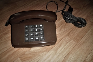 Eine Altes Telefon aus den 70er, 1x Bettwäsche Set. Bild 2