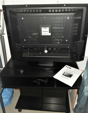 ITV 32" LCD TV Fernseher & Rollbaren Schwarze Schrank Tisch Bild 4