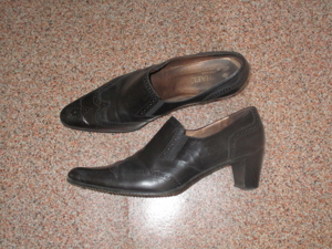Verschiedene getragene Schuhe Bild 14