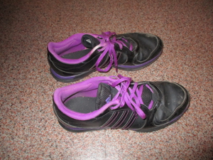 Verschiedene getragene Schuhe Bild 12