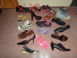 Verschiedene getragene Schuhe Bild 8
