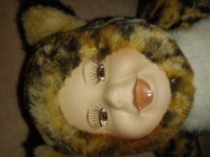 Porzellan Puppe im Panther Kostüm sehr guter Zustand Bild 4