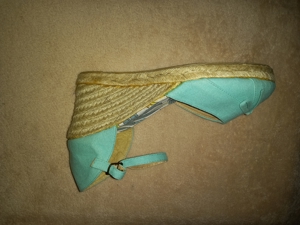 Sandalen Gr.40 Keilschuhe zartgrün Schuhe Absatz 9 cm hoch Sommerschuhe sehr guter Zustand Bild 8