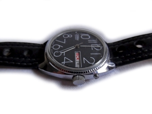 Große Armbanduhr von Slava Bild 3