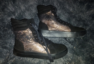 NEU! Div. Damen Marken Schuhe Gr. 39 : Sneaker hoch Schnürschuhe schwarz m. Snakeprint Muster u.v.a. Bild 4