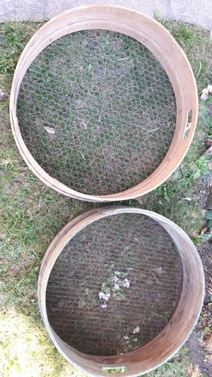 2 alte runde gut erhaltene Siebe Durchmesser 59 cm Bild 2