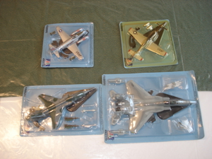 4 alte Militär Flugzeug Modelle Metall Fabbri Scala 1:100 OVP