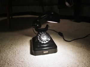 50er Jahre Altes Bakelit Telefone schwarzes als Lampe Bild 3