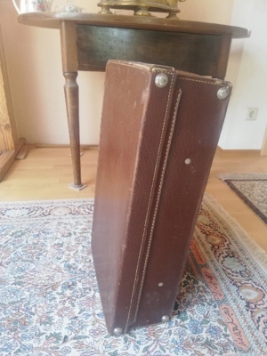 Alter, klassischer Lederkoffer - vintage Bild 7