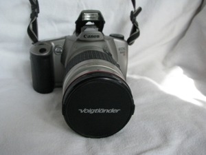Spiegelreflex Kamera Canon EOS 300 M mit Voigtländer Zoom Bild 1