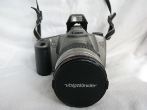 Spiegelreflex Kamera Canon EOS 300 M mit Voigtländer Zoom Bild 2